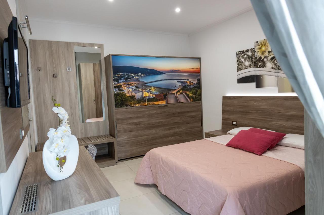Mary VI Rooms Peschici Bagian luar foto