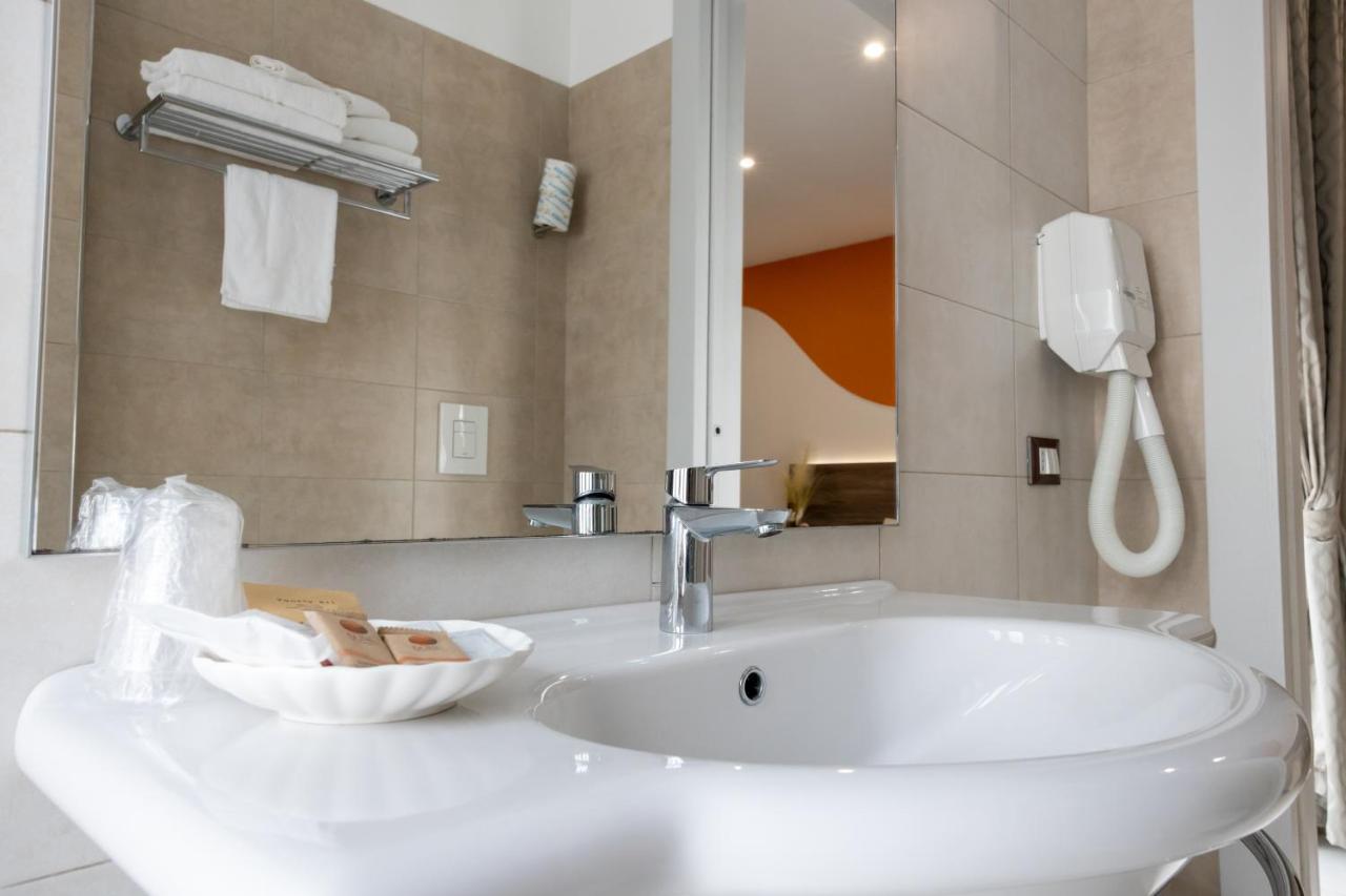 Mary VI Rooms Peschici Bagian luar foto