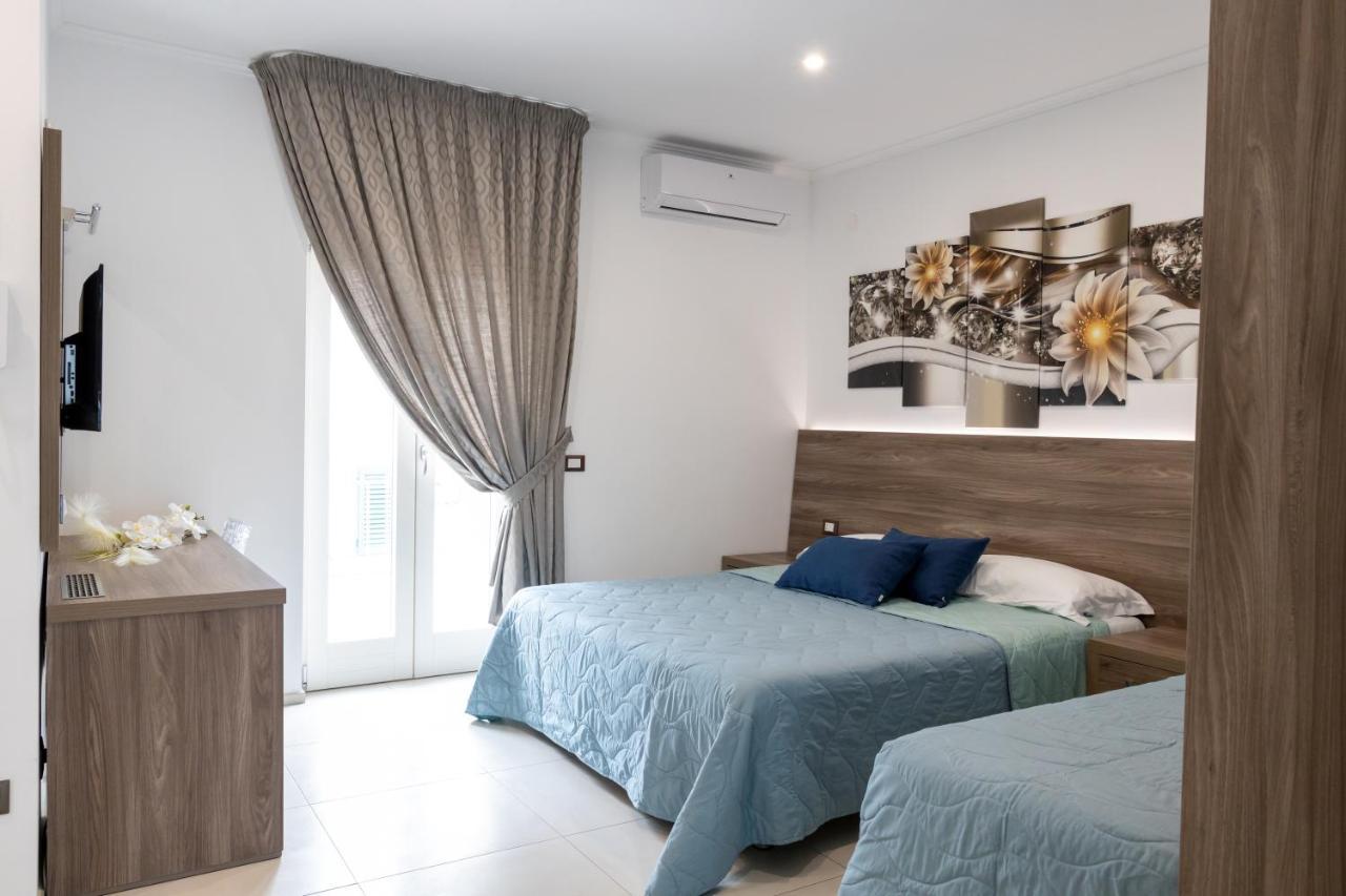Mary VI Rooms Peschici Bagian luar foto