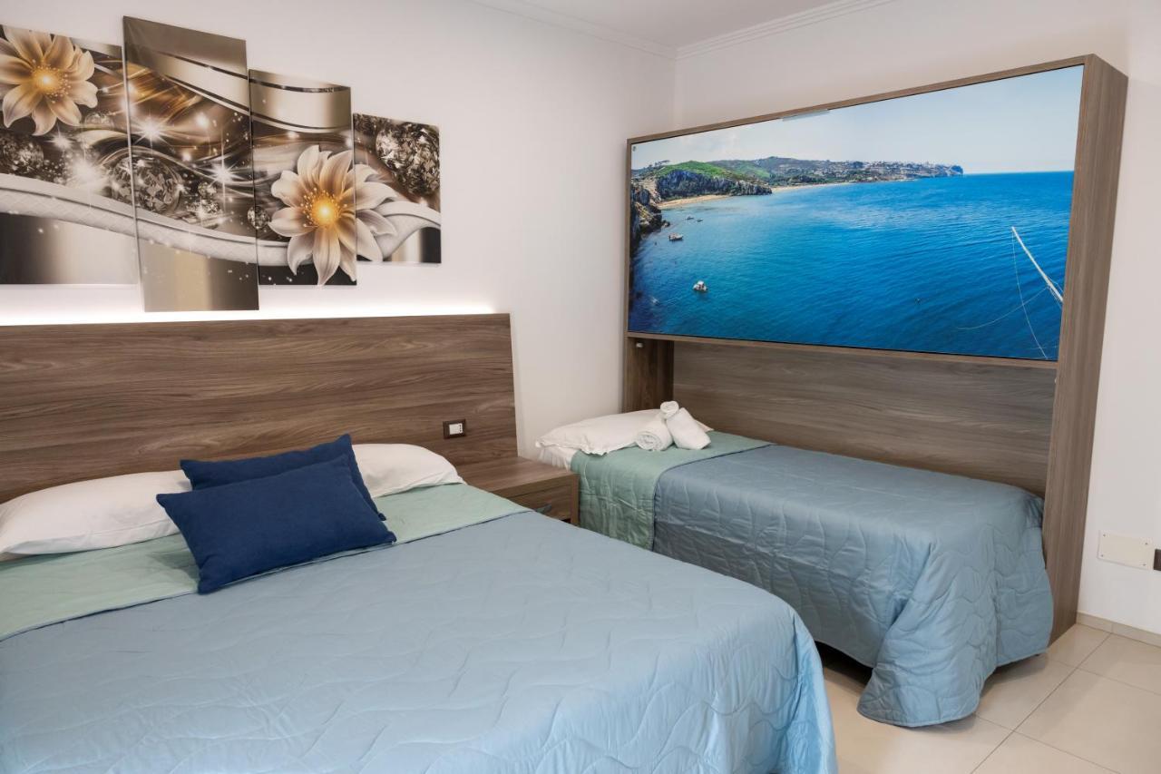 Mary VI Rooms Peschici Bagian luar foto